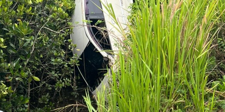 Braking news, Mobil Agia Terperosok di Jalur Hutan Lindung Marisa